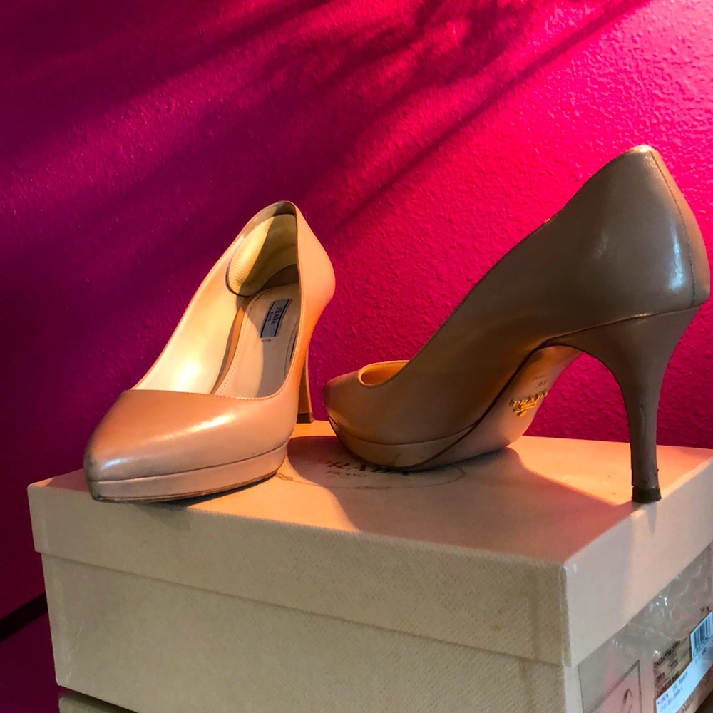 Prada basic nude pumps